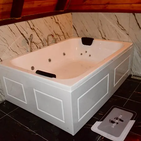 Gezegen Nocleg ze śniadaniem 4*